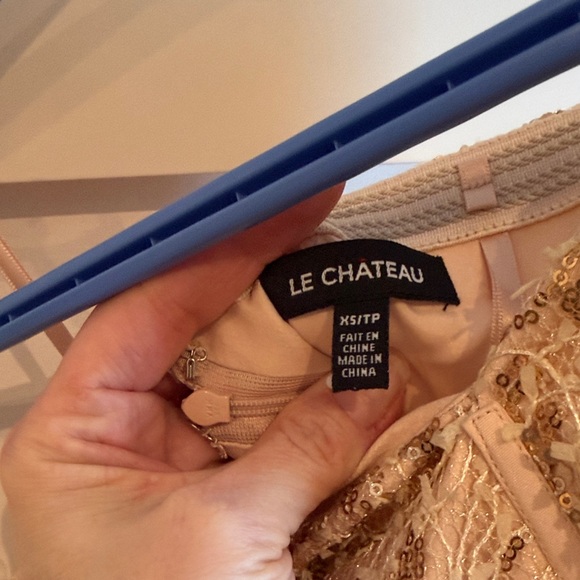 Le Chateau - Elegant Pink/peach Ruffled ladies Dress - Picture 3 of 3